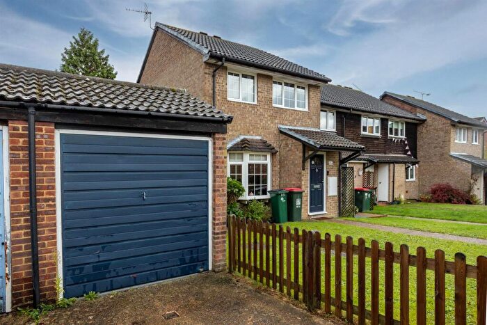 3 Bedroom End Of Terrace House For Sale In Horseshoe Close, Crawley, RH10