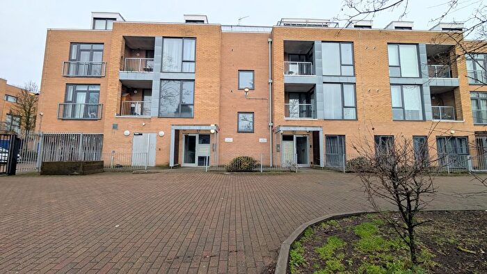 2 Bedroom Flat To Rent In Tentelow Lane, Southall, UB2