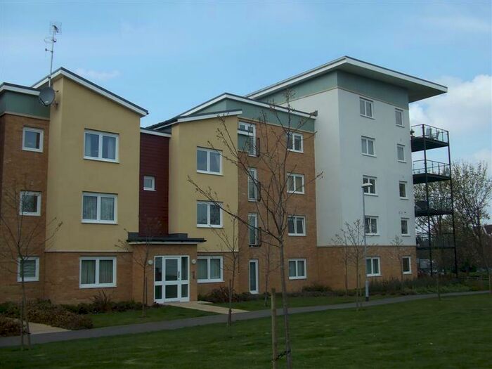 3 Bedroom Flat To Rent In Fifth Avenue, CM20