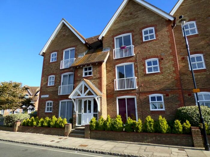 1 Bedroom Flat To Rent In River Road, Littlehampton, BN17
