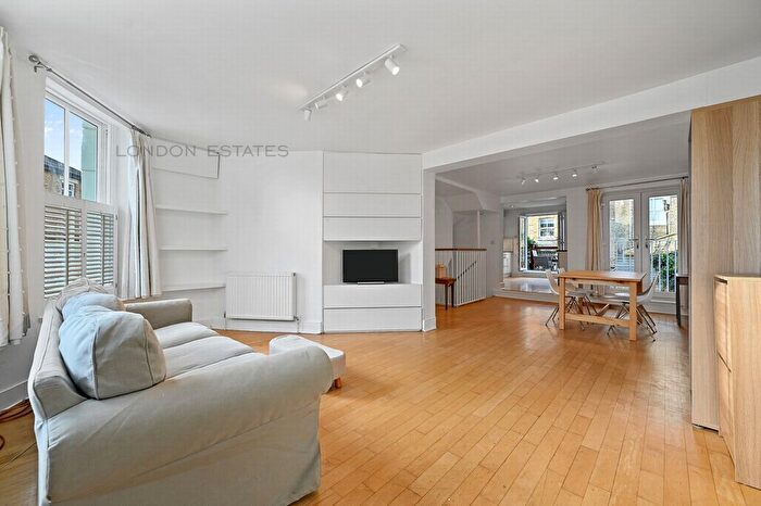 2 Bedroom Maisonette For Sale In Brackenbury Road, Hammersmith, W6