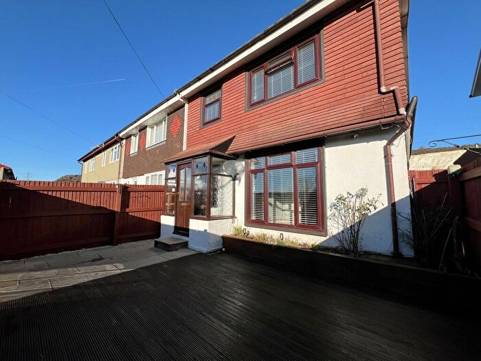 3 Bedroom End Of Terrace House To Rent In Deerhurst Crescent, Portsmouth, PO6