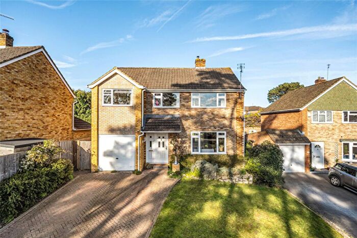 4 Bedroom Detached House For Sale In Turnville Close, Lightwater, Surrey, GU18