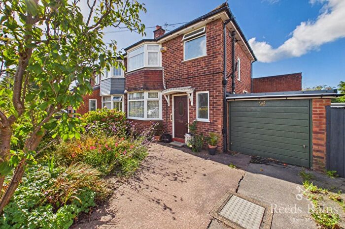 3 Bedroom Semi-Detached House For Sale In Woodford Drive, Swinton, Manchester, Greater Manchester, M27