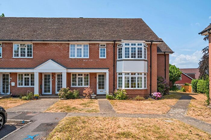 3 Bedroom Flat To Rent In Heathfield Court, Fleet, Hampshire, GU51