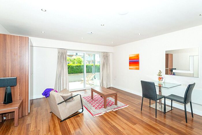 Detached House To Rent In Aerodrome Road, London, NW9