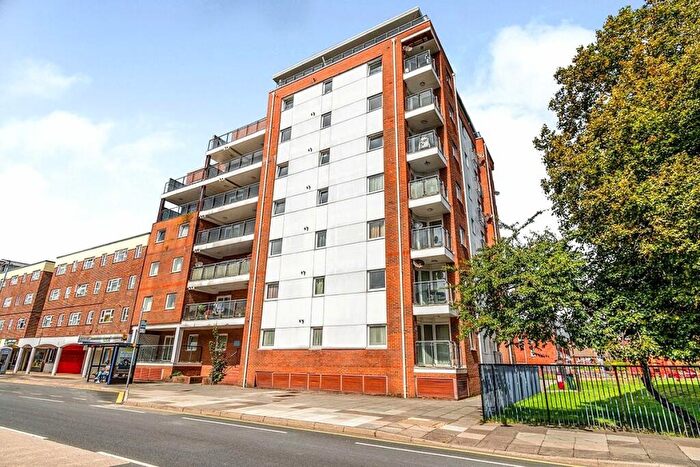2 Bedroom Flat To Rent In Queen Street, Portsmouth, Hampshire, PO1