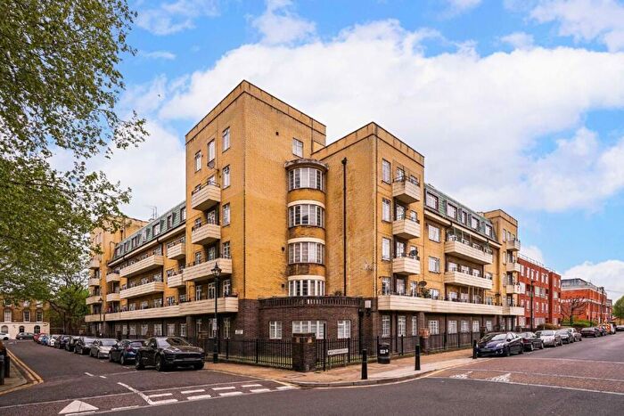 3 Bedroom Flat To Rent In Arbour Square, Stepney Green, E1