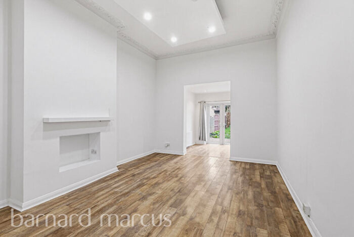 2 Bedroom Flat To Rent In The Crescent, Croydon, CR0