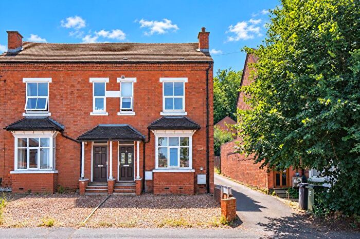 3 Bedroom Semi-Detached House For Sale In Bromsgrove Road, Redditch, B97