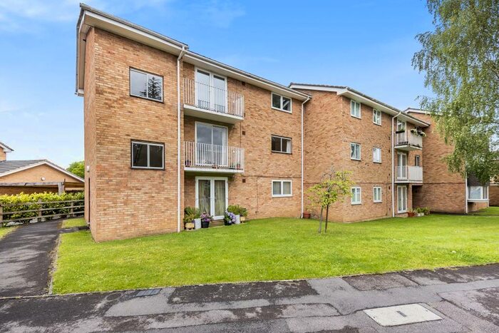 2 Bedroom Apartment To Rent In Sunningdale, Berkshire, SL5