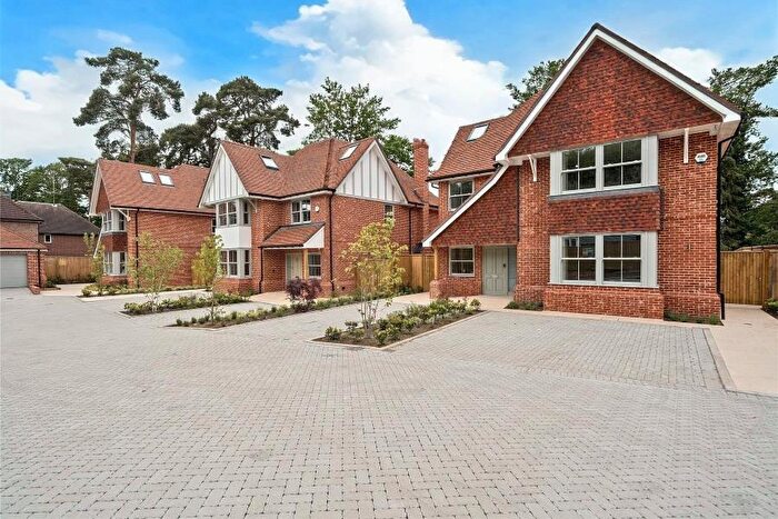 5 Bedroom Detached House To Rent In Woking, Surrey, GU22