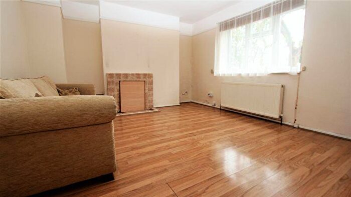 2 Bedroom Flat To Rent In Boyton Road, Hornsey, N8