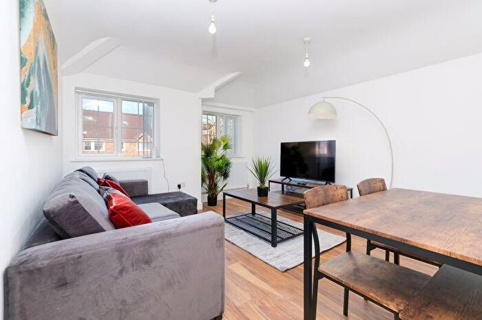 1 Bedroom Flat To Rent In Slough Road, Iver, Slo, SL0