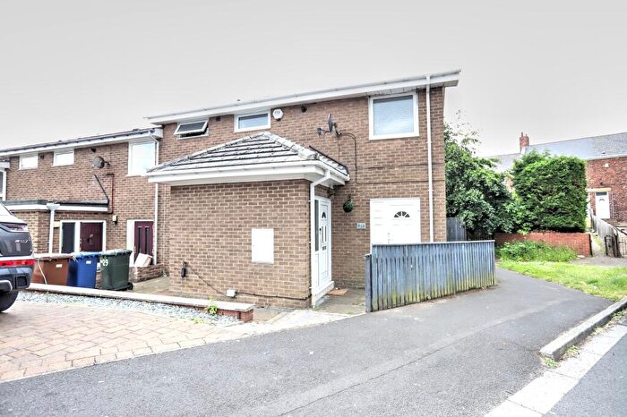 3 Bedroom End Of Terrace House For Sale In Mount Pleasant Court, Newcastle Upon Tyne, NE15