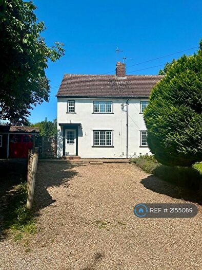 3 Bedroom Semi-Detached House To Rent In Court Farm Cottages, Windsor, SL4