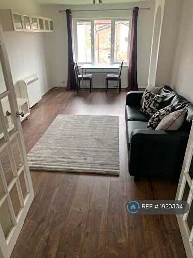 2 Bedroom Flat To Rent In Brocklesby Road, London, SE25