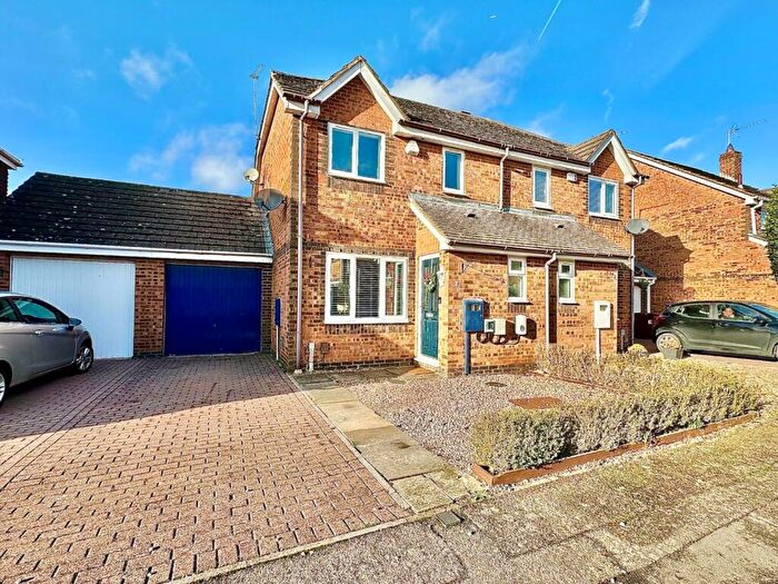 3 Bedroom Semi Detached House For Sale In Tapeley Gardens, East Hunsbuy, Northampton, NN4