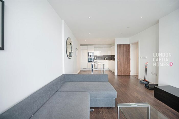 2 Bedroom Flat To Rent In Skyline Apartments, Devan Grove, London, N4