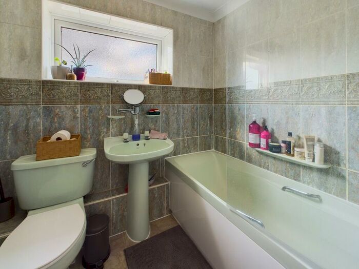 3 Bedroom End Of Terrace House For Sale In Chiltern View, Purley On Thames, RG8