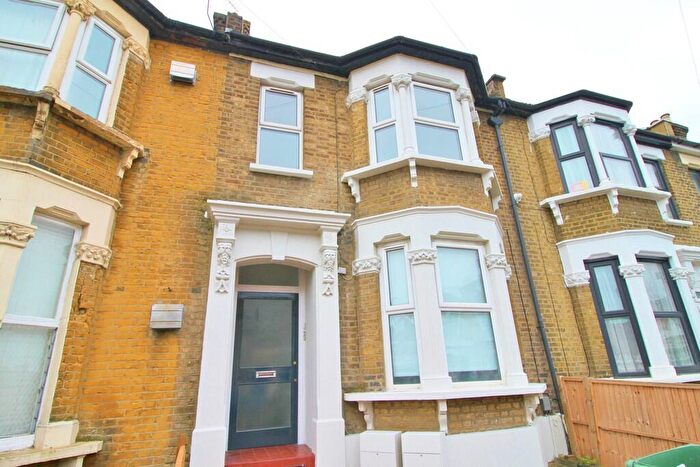 2 Bedroom Flat To Rent In Grove Green Road, Leytonstone, E11