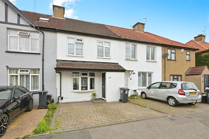 3 Bedroom Terraced House For Sale In River Avenue, Hoddesdon, EN11