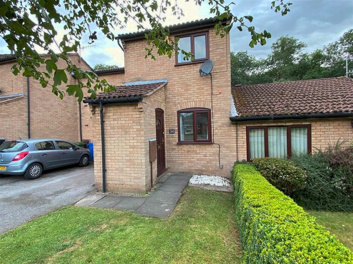 2 Bedroom Town House To Rent In Somersby Avenue, Walton, Chesterfield, Derbyshire, S42