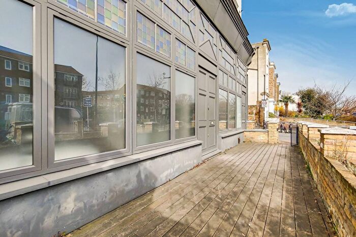 2 Bedroom Flat To Rent In Brixton Road, Brixton, London, SW9