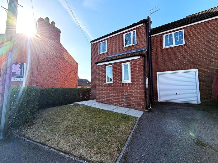 3 Bedroom Semi-Detached House For Sale In Main Road, Drax, YO8