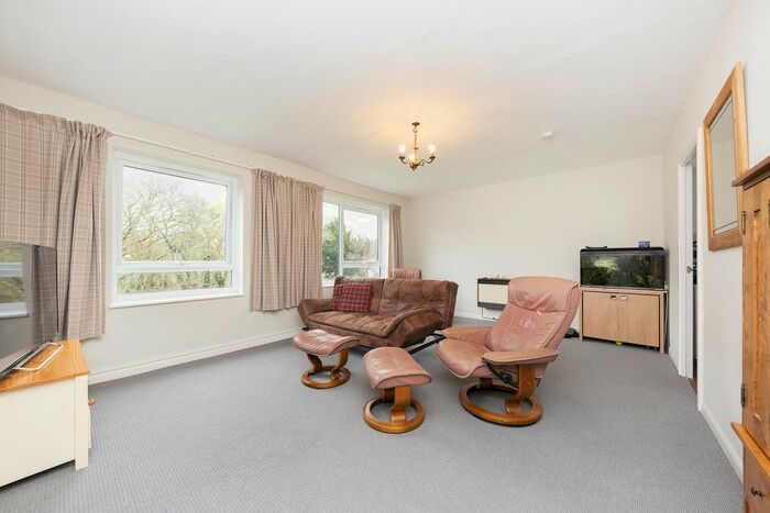 2 Bedroom Flat To Rent In Grand Drive, London SW20