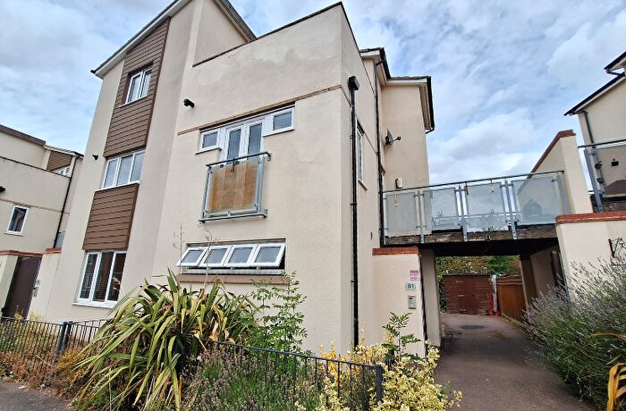 3 Bedroom Semi-Detached House For Sale In Butter Row, Wolverton, MK12