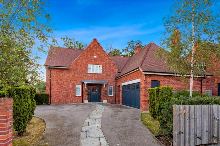 5 Bedroom Detached House To Rent In Wood Farm Close, Stanmore HA7