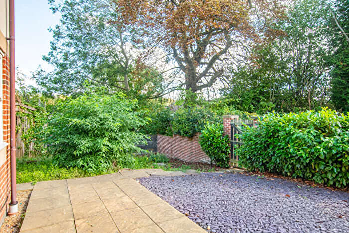 2 Bedroom Link Detached House For Sale In Redhouse Lane, Chapel Allerto, LS7