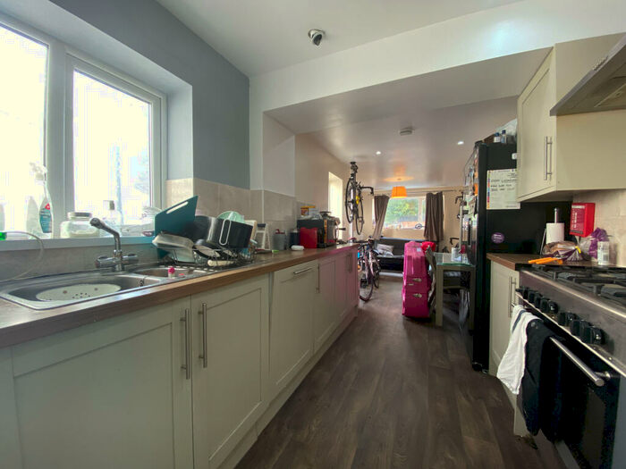 5 Bedroom Terraced House To Rent In Planet Street, Splott, CF24