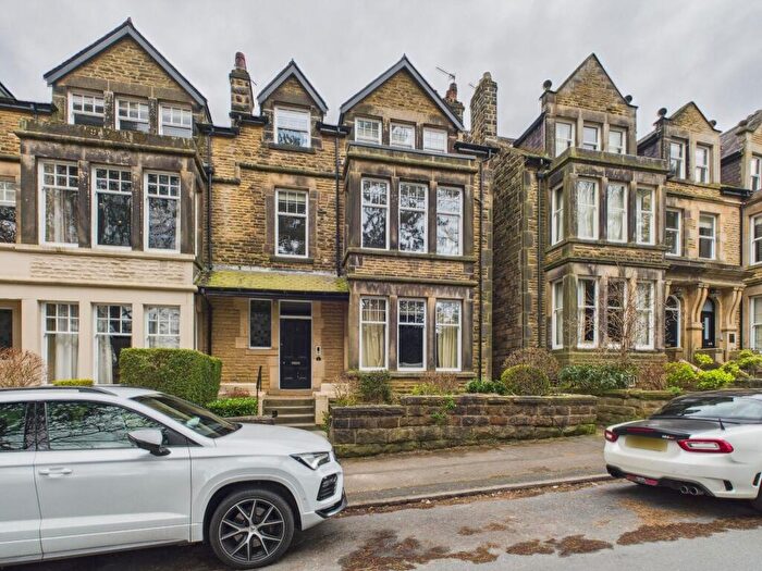 2 Bedroom Flat To Rent In Harlow Moor Drive, Harrogate, HG2