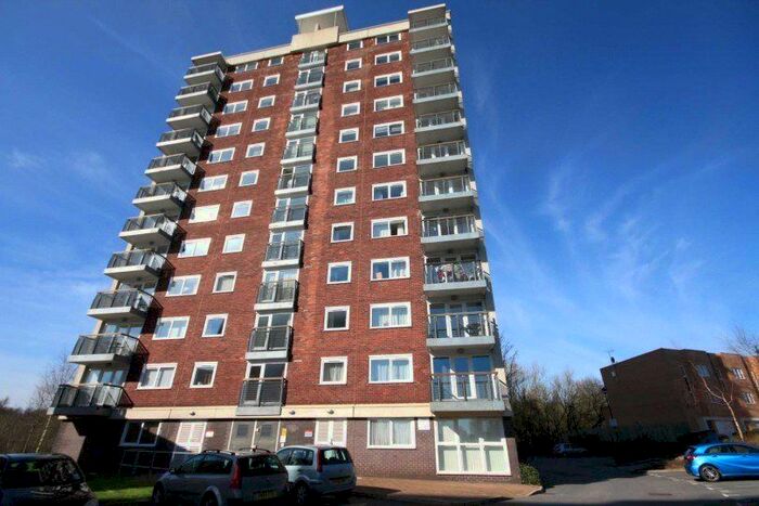 2 Bedroom Flat To Rent In Lakeside Rise, Manchester, M9
