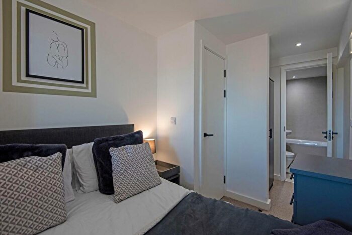 2 Bedroom Apartment For Sale In Spinners Way, Manchester, M15