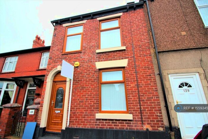 3 Bedroom End Of Terrace House To Rent In Lumn Road, Hyde, SK14
