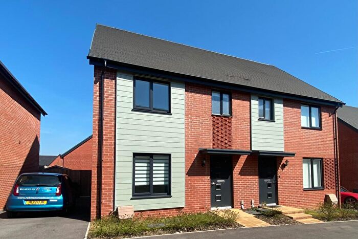 3 Bedroom Semi Detached House For Sale In Atkinson Close, Whiteley, PO15