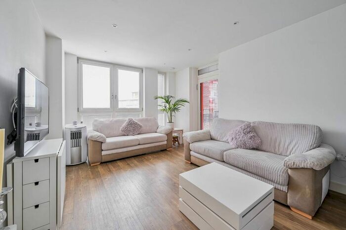 1 Bedroom Flat To Rent In Cable Walk, Greenwich, London, SE10