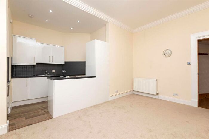 1 Bedroom Flat To Rent In Townhead, Kirkintilloch, G66