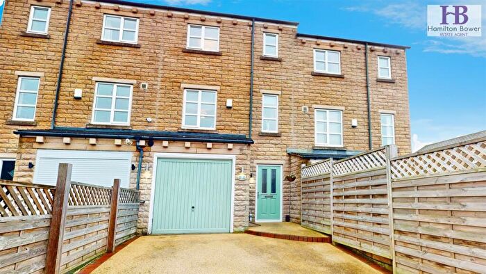 4 Bedroom Town House For Sale In Corn Mill Fold, Bradford, BD6