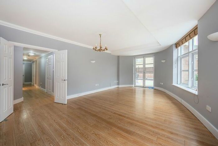 2 Bedroom Flat To Rent In Worple Road, London, SW19