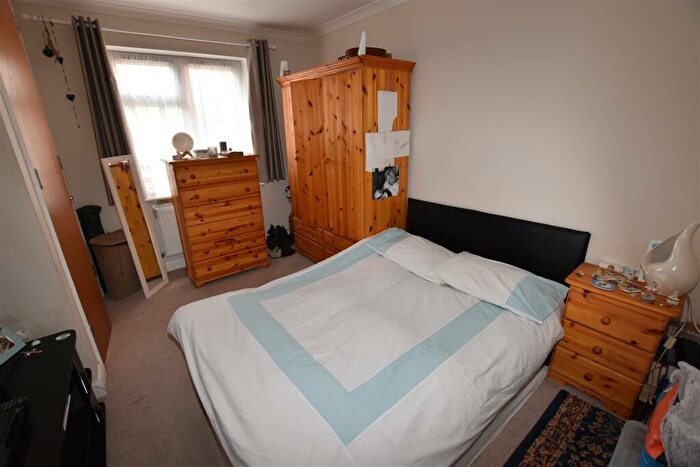 1 Bedroom Flat For Sale In Little Gypps Close, Canvey Island, SS8