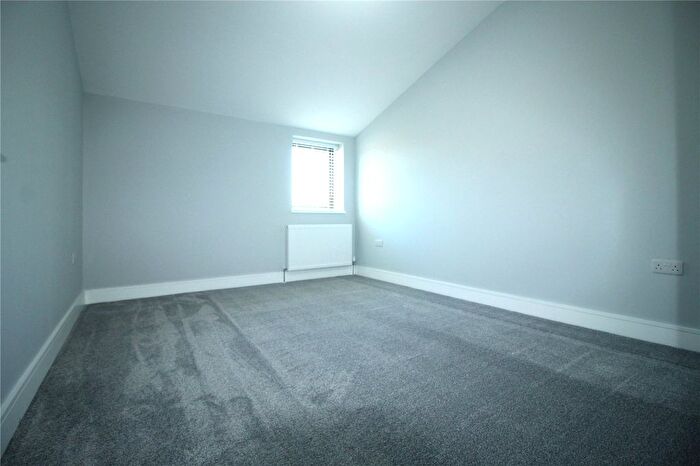 3 Bedroom Flat To Rent In Rathmore Road, Gravesend, Kent, DA11