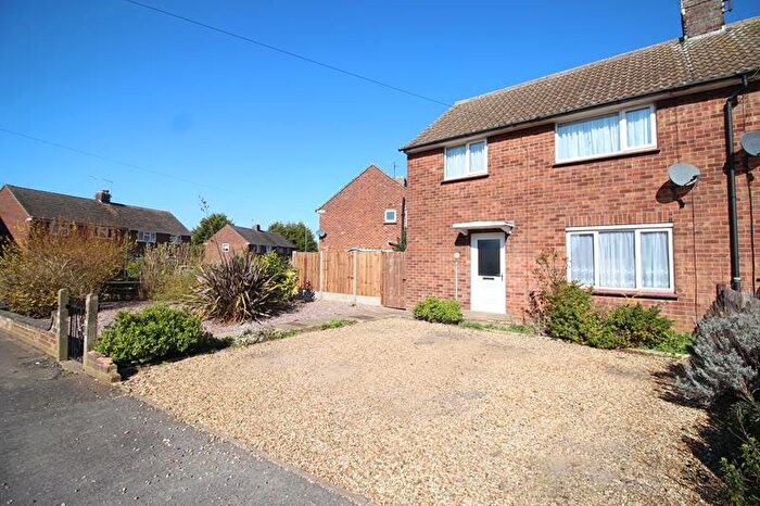 3 Bedroom Semi-Detached House To Rent In Mallery Close, Rushden, NN10