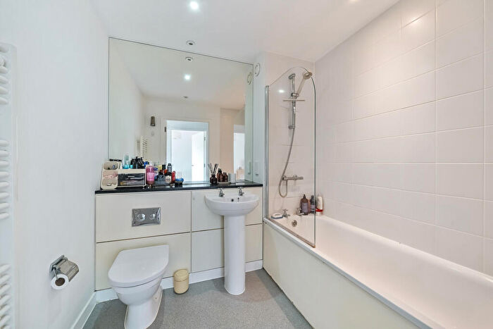 1 Bedroom Apartment For Sale In Enid Street, London, SE16