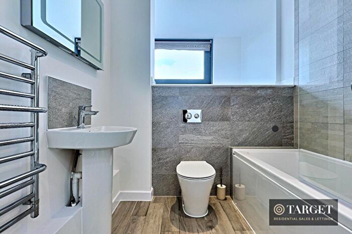 2 Bedroom Duplex For Sale In Edinburgh Gate, Harlow, CM20