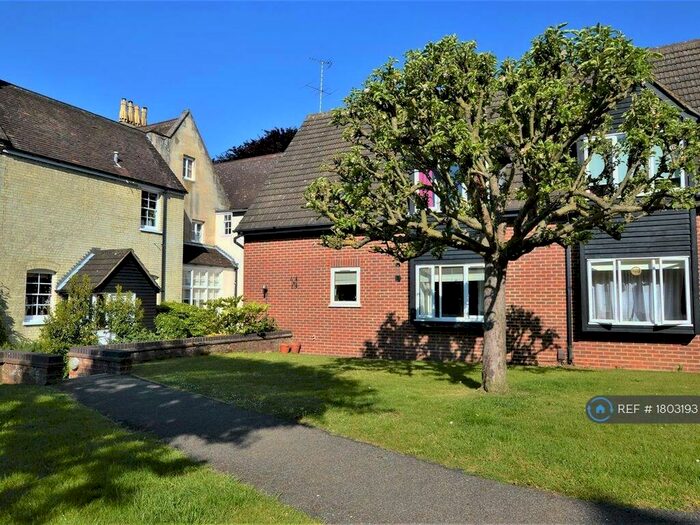 1 Bedroom Flat To Rent In Christchurch Close, St. Albans, AL3