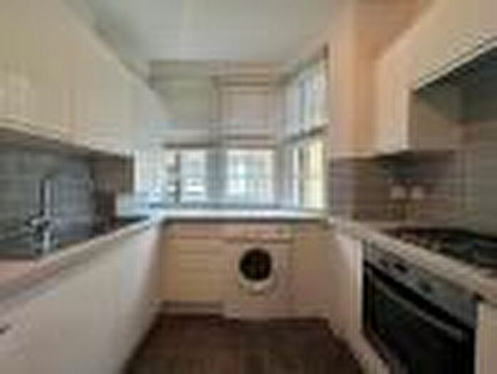 3 Bedroom Flat To Rent In Liverpool Grove, Walworth Village, London, SE17